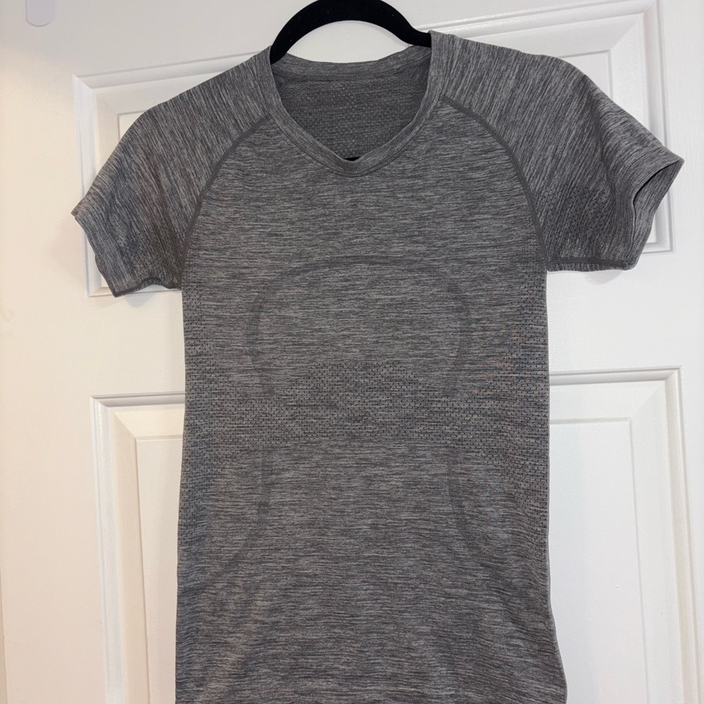 lululemon athletica Gray Short Sleeve Tee